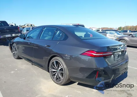 2025 BMW 530I z USA, uszkodzony, nr VIN WBA43FJ04SCT58288